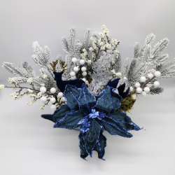 Forêt sous le givre bleu