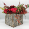 écrin de roses ardentes en écorce naturelle