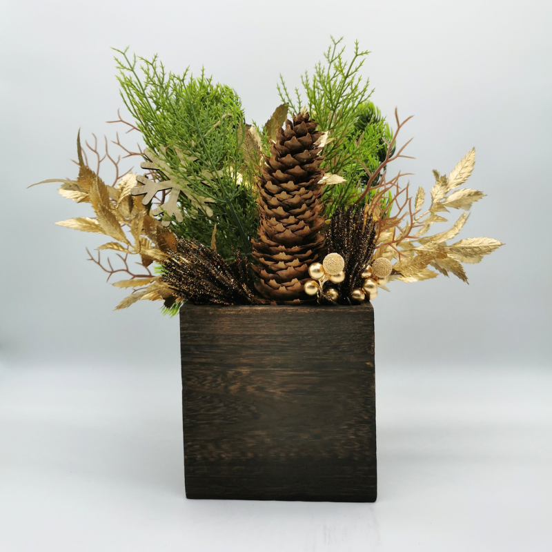 Nature festive en bois doré